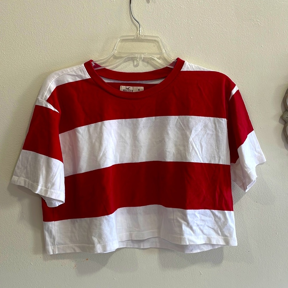Hollister Red and White Cropped T-Shirt Size M